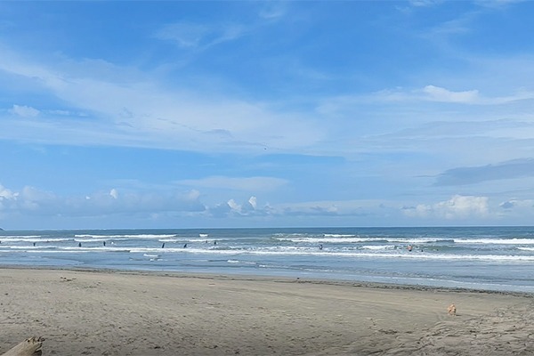 Nosara surfing