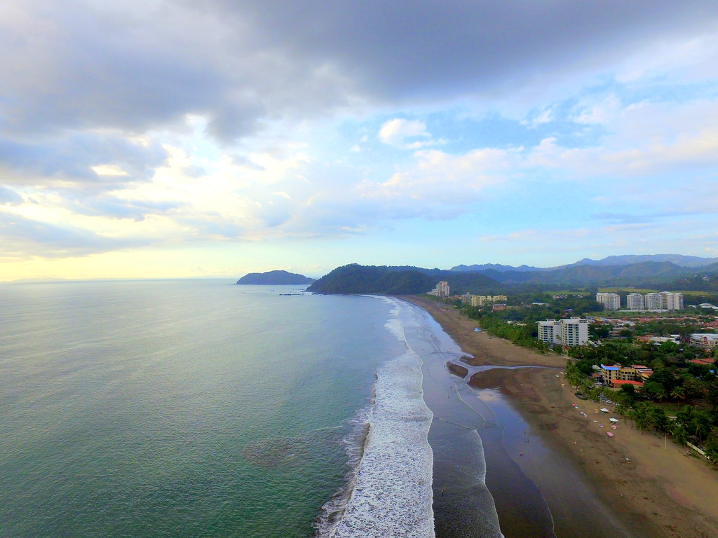 Vista aerea de Playa Jacó